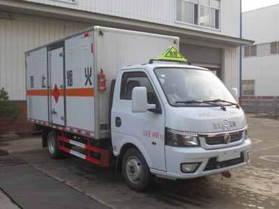 江特牌JDF5042XRYE6型易燃液體廂式運(yùn)輸車(chē)